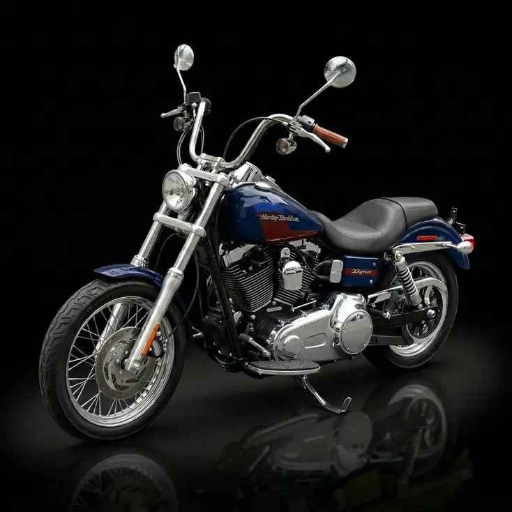 Аренда Harley-Davidson «Dyna» в Паттайе — Harley-Davidson Dyna, тёмно-синий круизер с хромированной вилкой, FirstMile