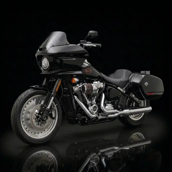 Аренда Harley-Davidson «Softail» в Паттайе — Harley-Davidson Softail, чёрный круизер с обтекателем и жёсткими кофрами, FirstMile