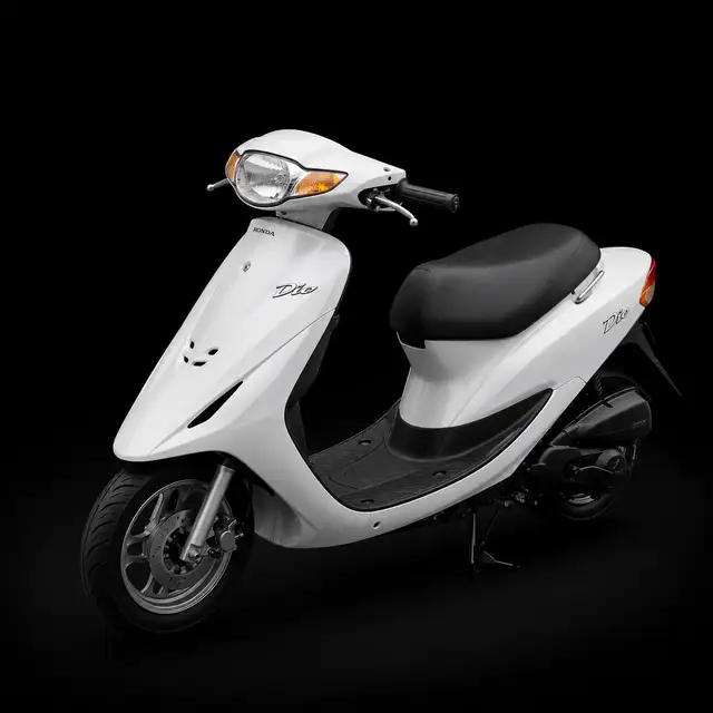 Аренда Honda Dio в Паттайе — Honda Dio в белом цвете, компактный скутер 49сс, FirstMile